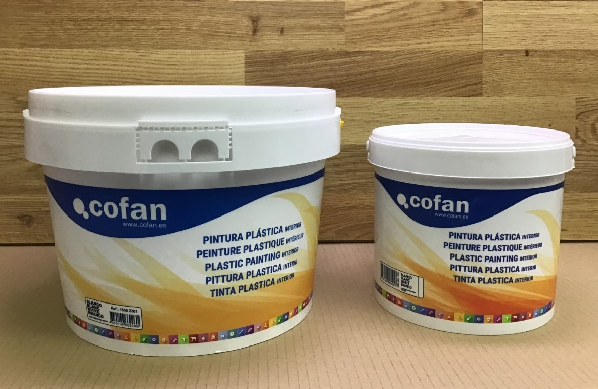 La ferre de l'avinguda - pintura plástica interiores color blanco en cubos de cinco y diez litros. - pintura plàstica interiors blanca en galledes de cinc i deu litres.